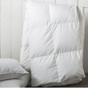 All season Down Duvet - King/Cal King - Parachute. Excellent shape. retails $630